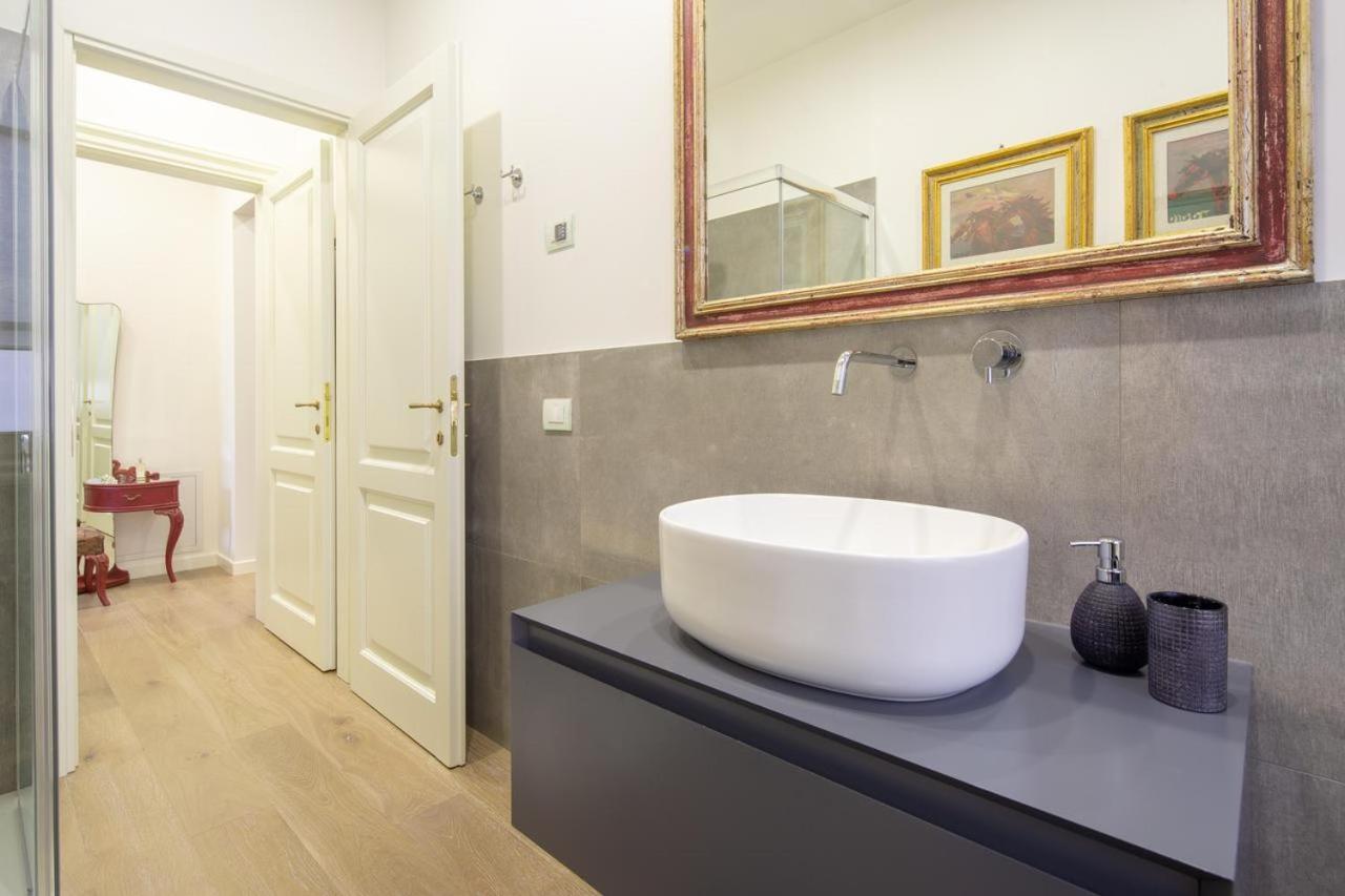Stunning & Luxurious 1Br Apt 1 Min Walk By Duomo فلورنس المظهر الخارجي الصورة