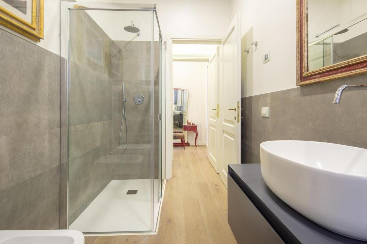 Stunning & Luxurious 1Br Apt 1 Min Walk By Duomo فلورنس المظهر الخارجي الصورة