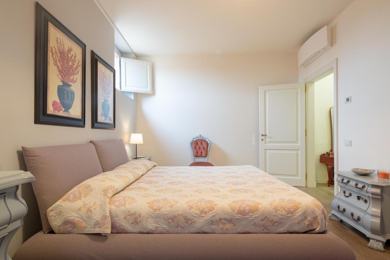 Stunning & Luxurious 1Br Apt 1 Min Walk By Duomo فلورنس المظهر الخارجي الصورة